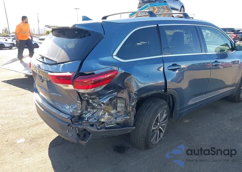 2017 Toyota Highlander Xle z USA, uszkodzony, nr VIN 5TDJZRFH5HS463661
